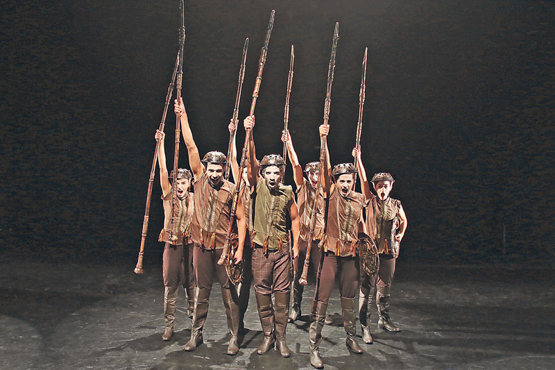 Bailarinos no espetáculo “Cavaleiro Solitário” (Foto: Divulgação / Carlos Antolini)