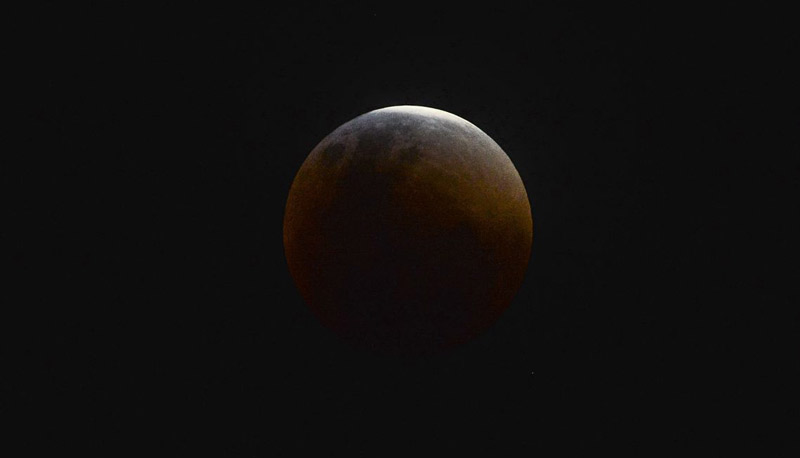 Eclipse pode ser visto de Vitória a partir das 17h20 (Foto: Marcelo Casal Jr. / Agência Brasil)