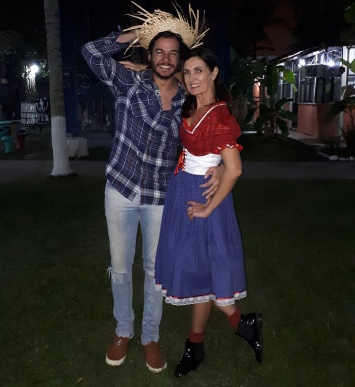 Fátima curte festa junina ao lado do namorado (Foto: Reprodução)