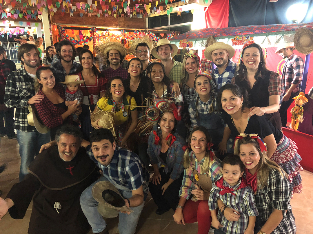 Fátima curte festa junina com equipe do 'Encontro' (Foto: Reprodução)