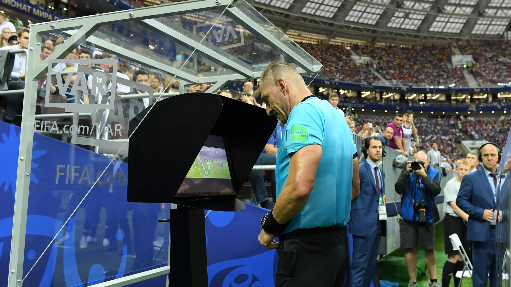 o VAR será uma das estratégias contra o coronavírus no futebol espanhol (Foto: Fifa)