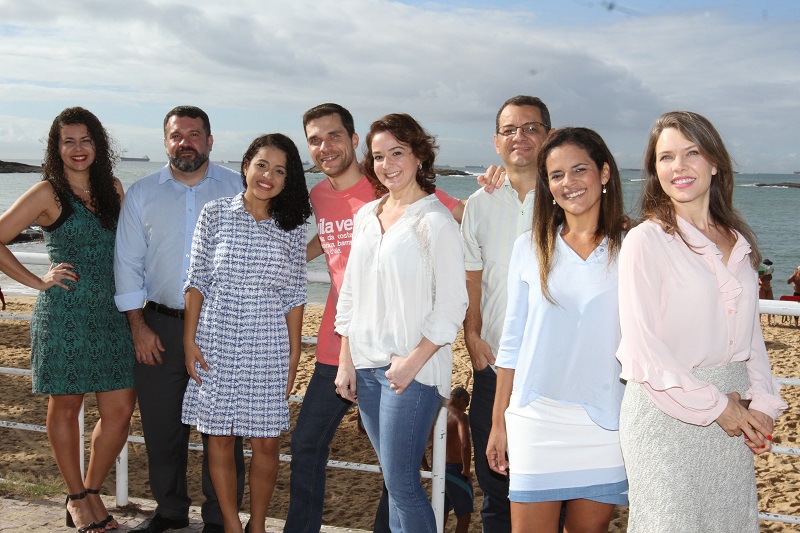 Gegliola Campos, Fabrício Sabaini, Danyara Santana, Michele Carasso, Sandro Tonini, Mary Martins e Stela Assumpção com o pré-candidato Edmar Camata (camisa rosa) (Foto: Antonio Moreira/ AT)