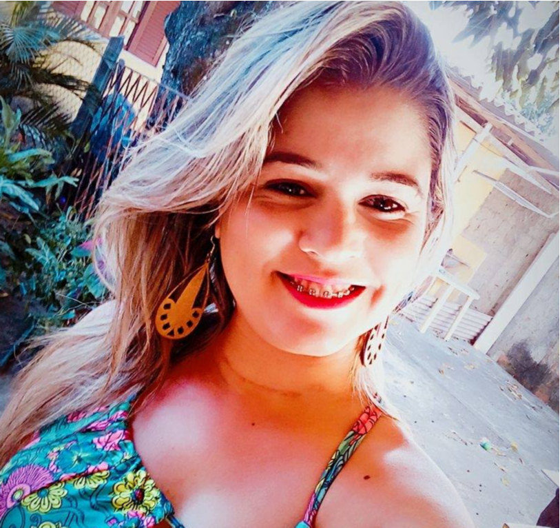 Kátia voltava de uma festa quando sofreu o acidente. Ela deixa uma filho de 4 anos. (Foto: Reprodução/Facebook)