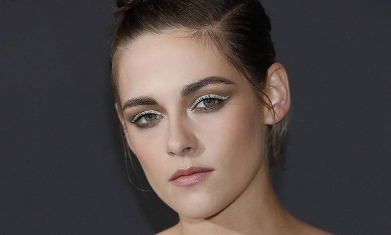 Kristen Stewart com maquiagem tendência (Foto: Reprodução)