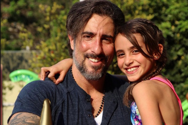 Mion escreveu “Pai de Menina - Para Ler ao Lado de Sua Filha e Construir Uma Relação Para a Vida Toda”, dedicado à pequena Donatella, de 9 anos (Foto: Divulgação)