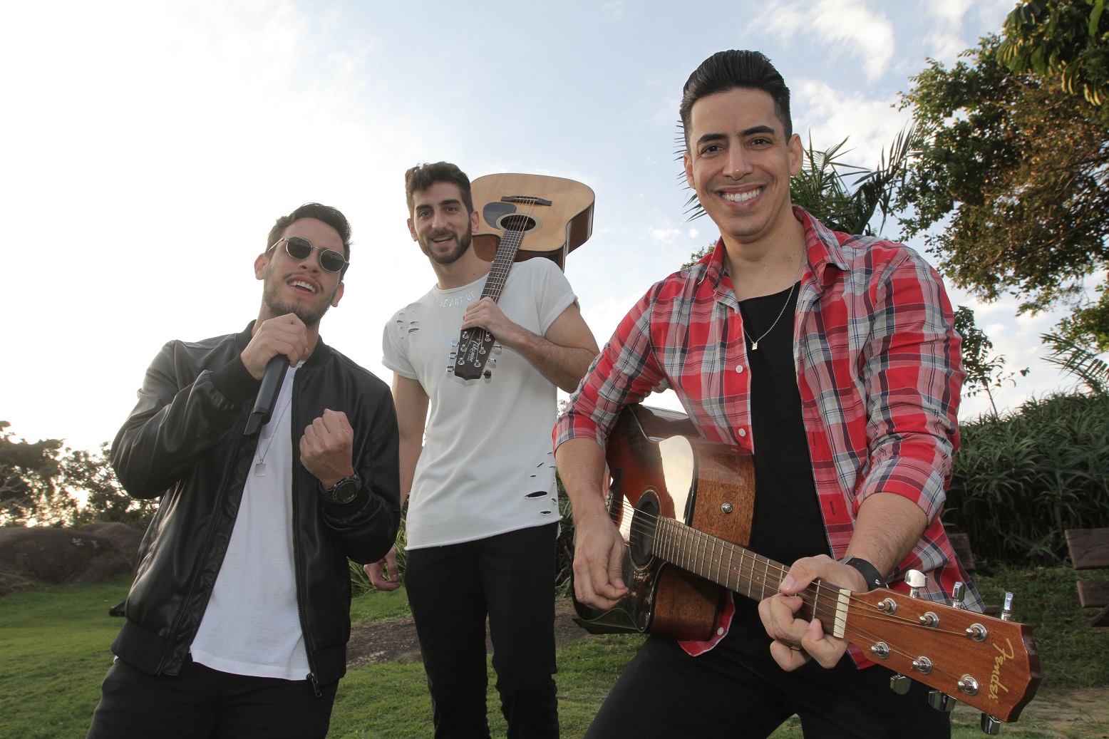 A dupla Dione e Tiago com o sertanejo Léo Lima (Foto: Dayana Souza/AT)