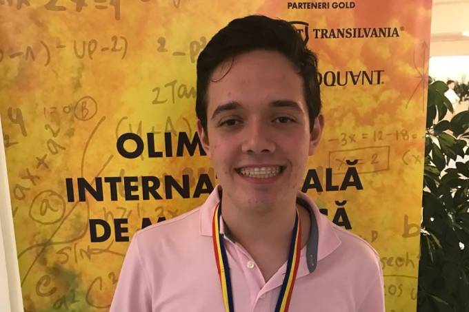 Pedro Sponchiado, de 17 anos, ganha medalha de ouro na olimpíada mundial de matemática (Foto: Divulgação)