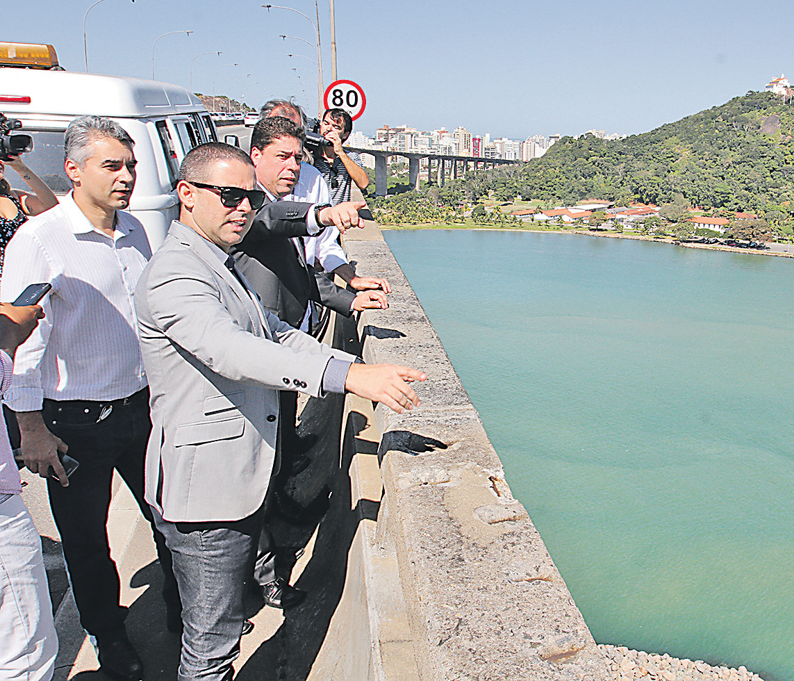 Representantes da Arsp, do Crea-ES e da Assembleia fizeram uma visita técnica na Terceira Ponte nesta segunda (9). (Foto: Antonio Moreia)