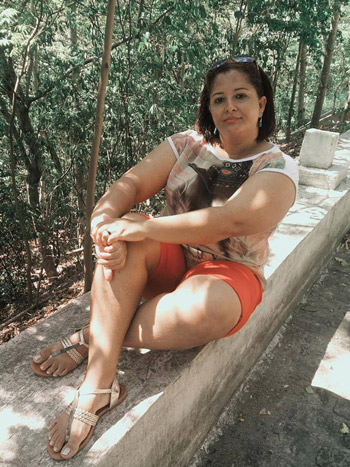 Sidneia Gomes Faria, 37, ficou internada cinco dias, mas não resistiu e morreu na segunda pela manhã (Foto: Acervo Pessoal)