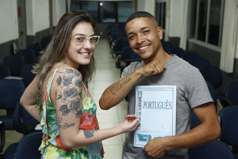 Mirella Boni e Cléuvin de Oliveira têm tatuagens pelo corpo e estão aliviados com a mudança no edital para a disputa (Foto: Kadidja Fernandes/AT)