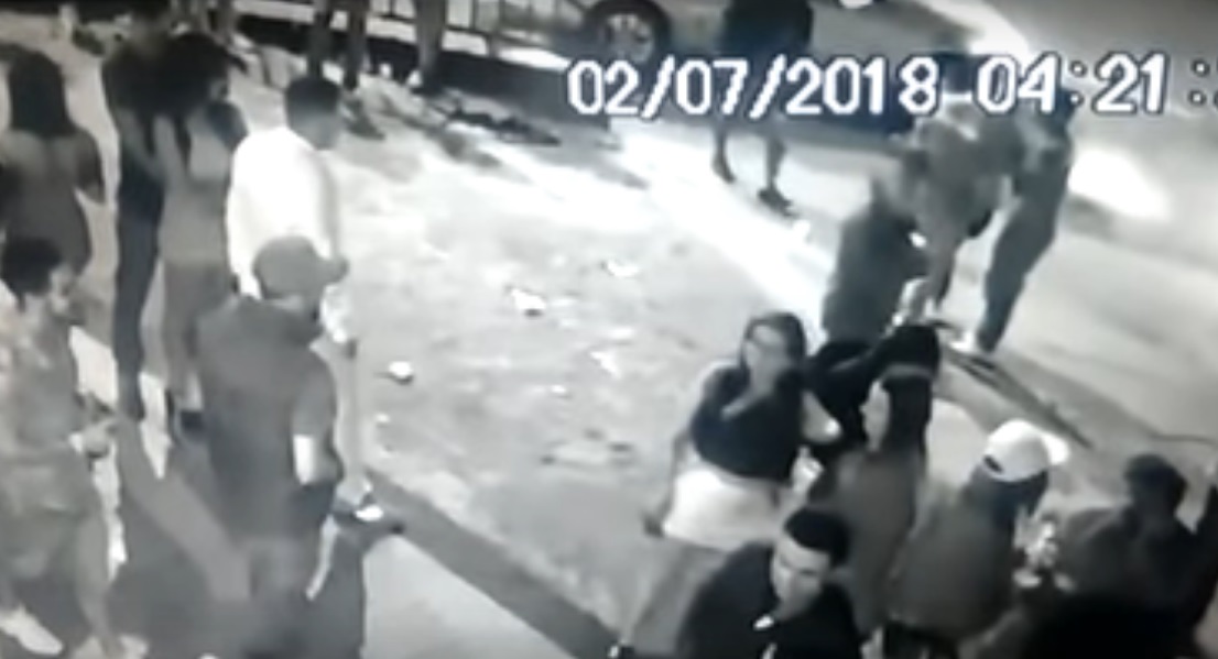 Troca de tiros deixa um morto e 5 feridos (Foto: Reprodução Youtube)