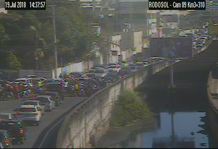 Trânsito congestionado na região da Praia da Costa (Foto: Reprodução / Rodosol)
