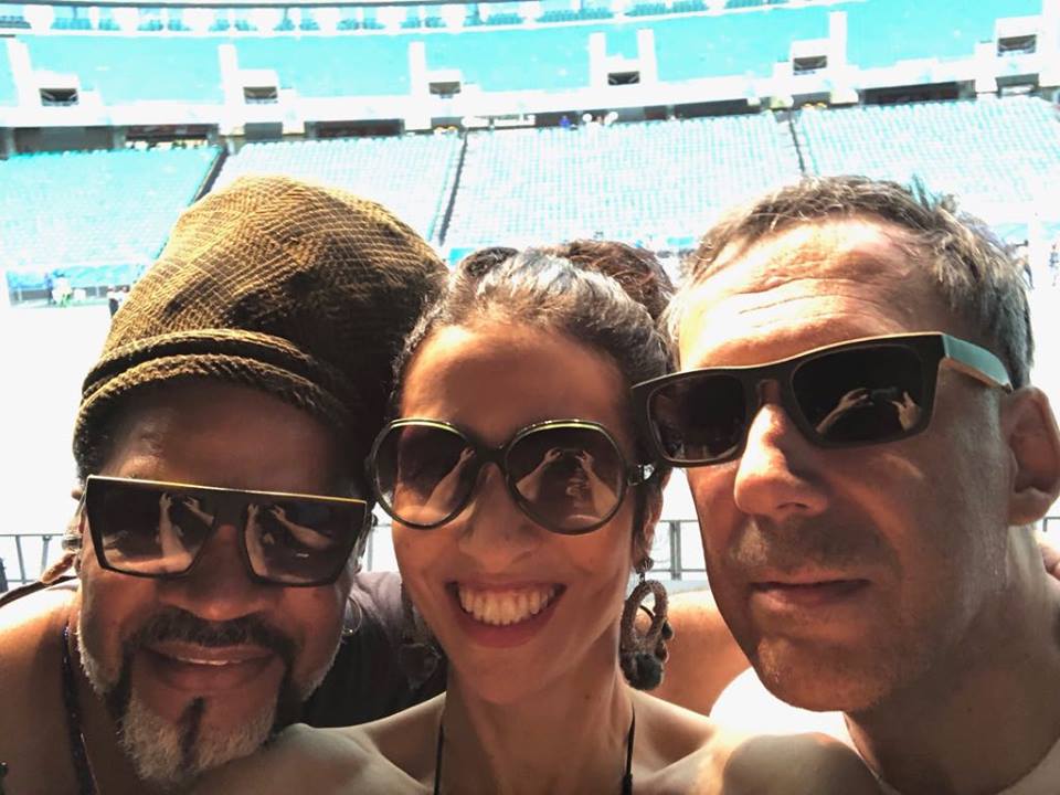 Carlinhos, Marisa e Arnaldo, momentos antes do show na Arena Fonte Nova (Foto: Divulgação)