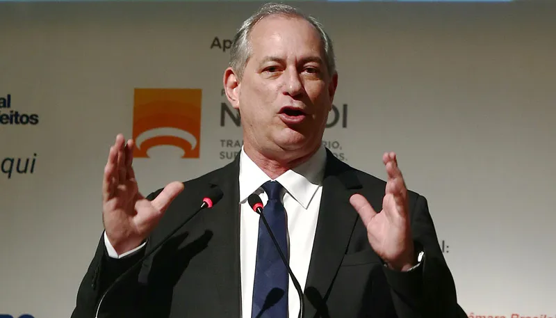 Imagem ilustrativa da imagem Ciro Gomes culpa Bolsonaro por ataque ao irmão