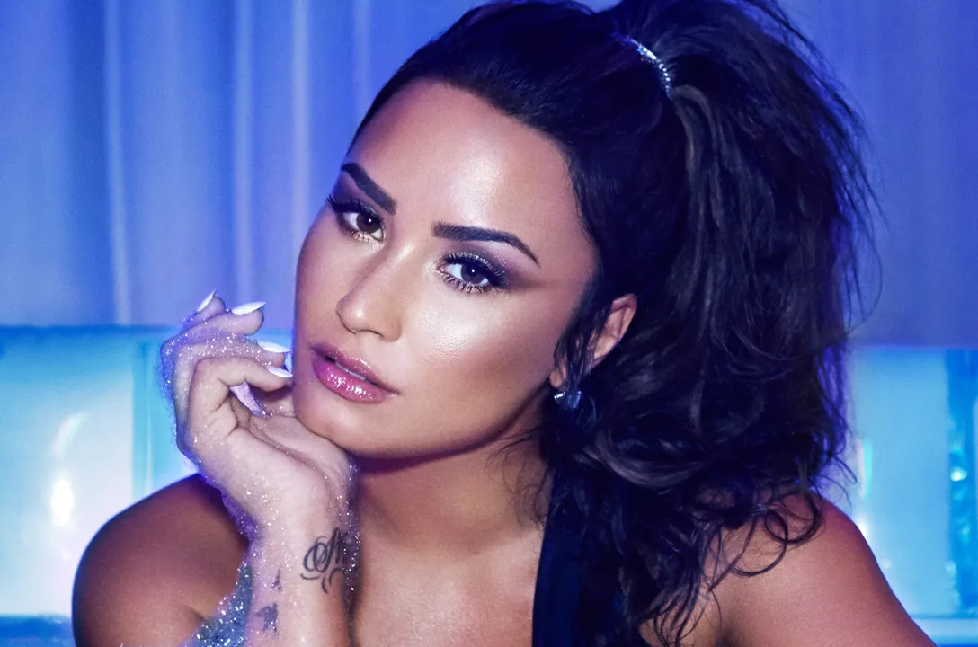 Imagem ilustrativa da imagem Demi Lovato diz que teve três derrames após overdose