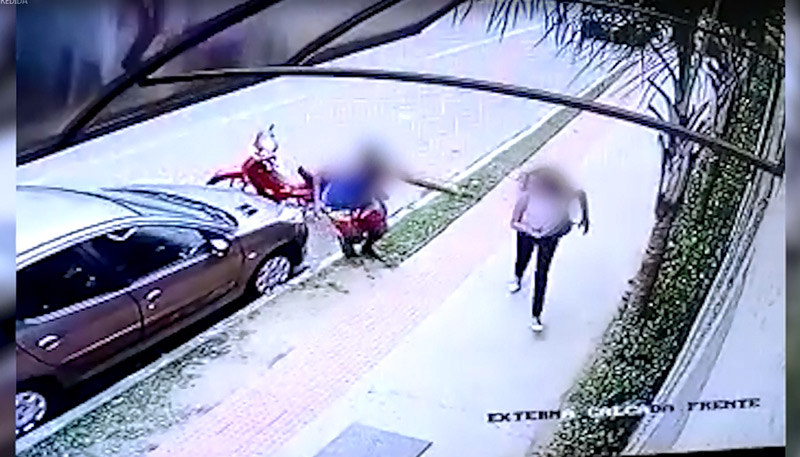 Câmera registrou agressão a estudante (Foto: Reprodução)