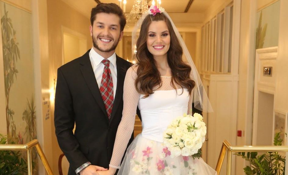 Recentemente, os atores foram os noivos em um casamento caipira. Eles se casaram no civil em junho. (Foto: Reprodução)