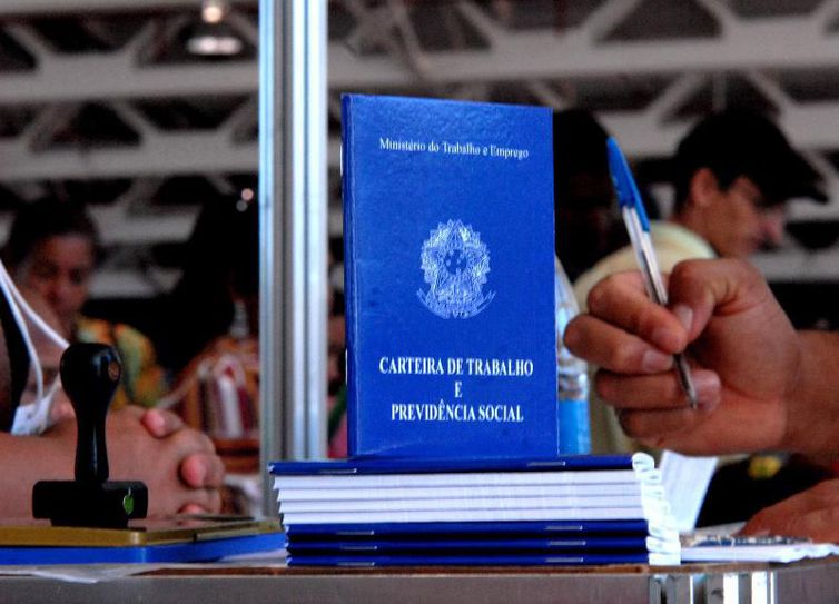 Trabalhadores negros enfrentam mais dificuldade de encontrar um emprego se comparados a trabalhadores brancos, mesmo quando possuem a mesma qualificação. (Foto: Marcello Casal/Arquivo/Agência Brasil)