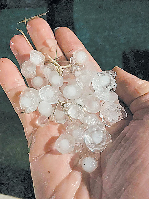 Chuva de granizo está prevista para cidades capixabas (Foto: Foto compartilhada via WhatsApp)