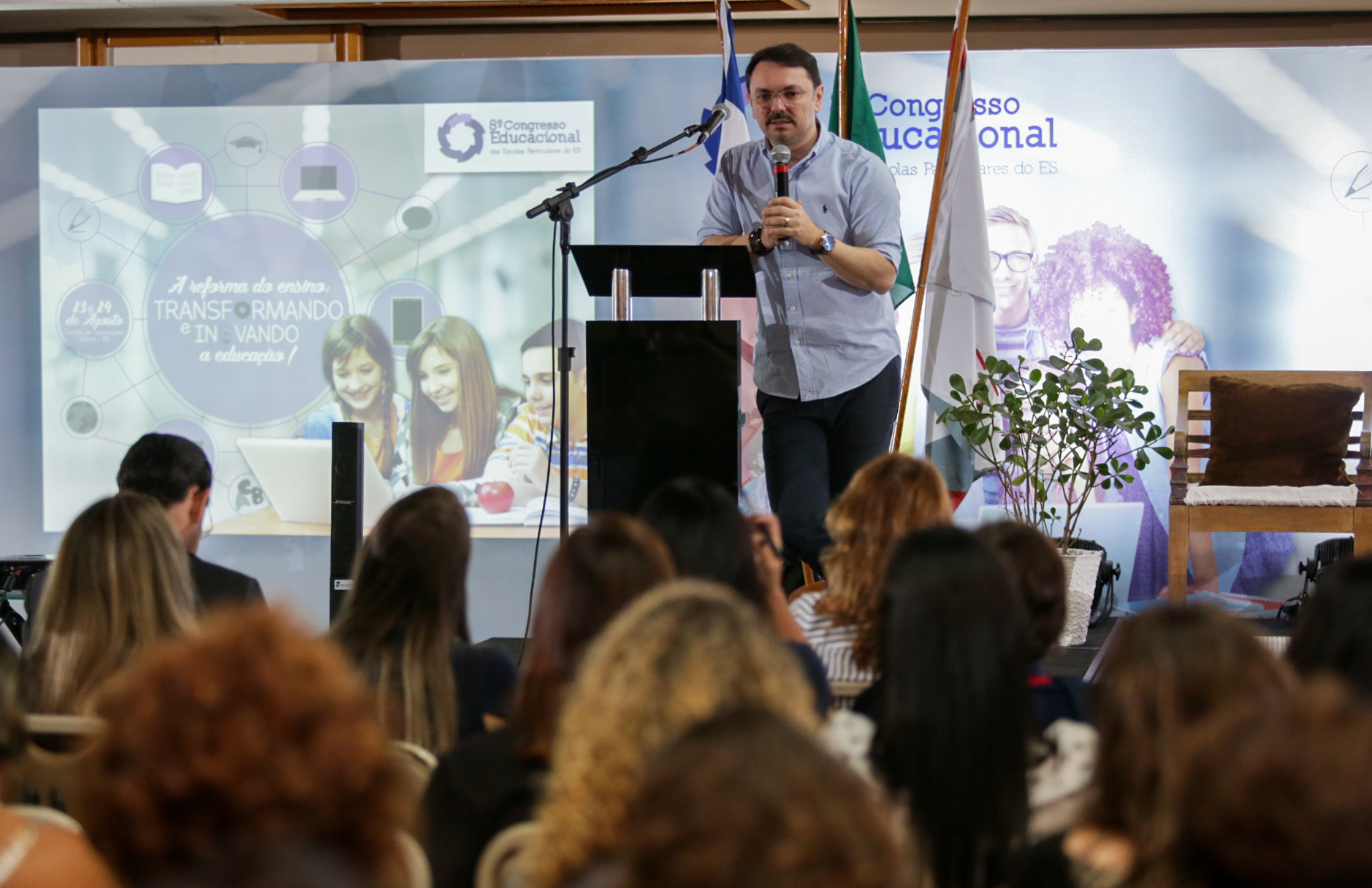 Palestrante, psicólogo, escritor e doutor em psicanálise Rossandro Klinjey (Foto: Jefferson Rocio/ Divulgação do Sinepe)