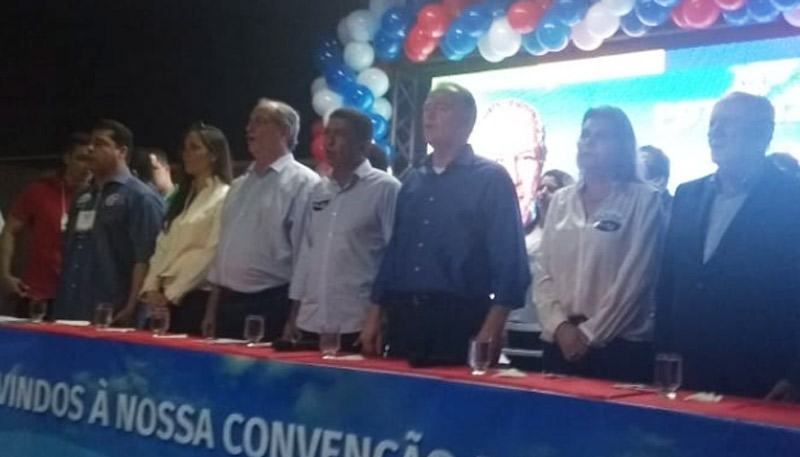 Marcelo Santos, Ciro Gomes, Sérgio Vidigal, Renato Casagrande e Sueli Vidigal fizeram parte da mesa principal da convenção (Foto: Andreia Foeger)