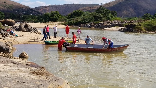 As vítimas foram arrastadas pela correnteza. (Foto: Divulgação Corpo de Bombeiros)
