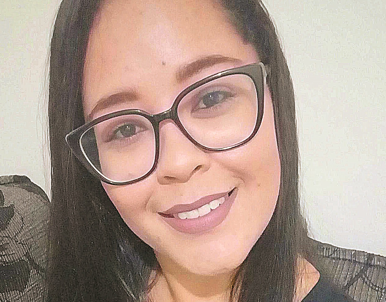 Edna Souza Queiroz e o namorado foram mortos dentro de casa. (Foto: Acervo pessoal)