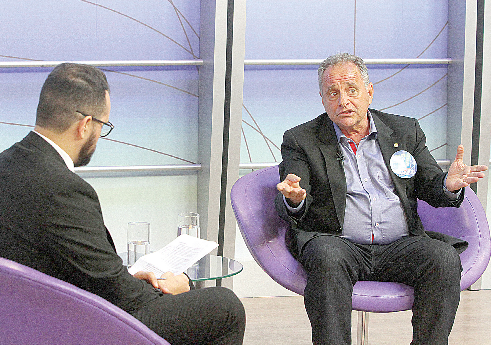 Carlos Manato em entrevista na TV Tribuna (Foto: Leonardo Bicalho)