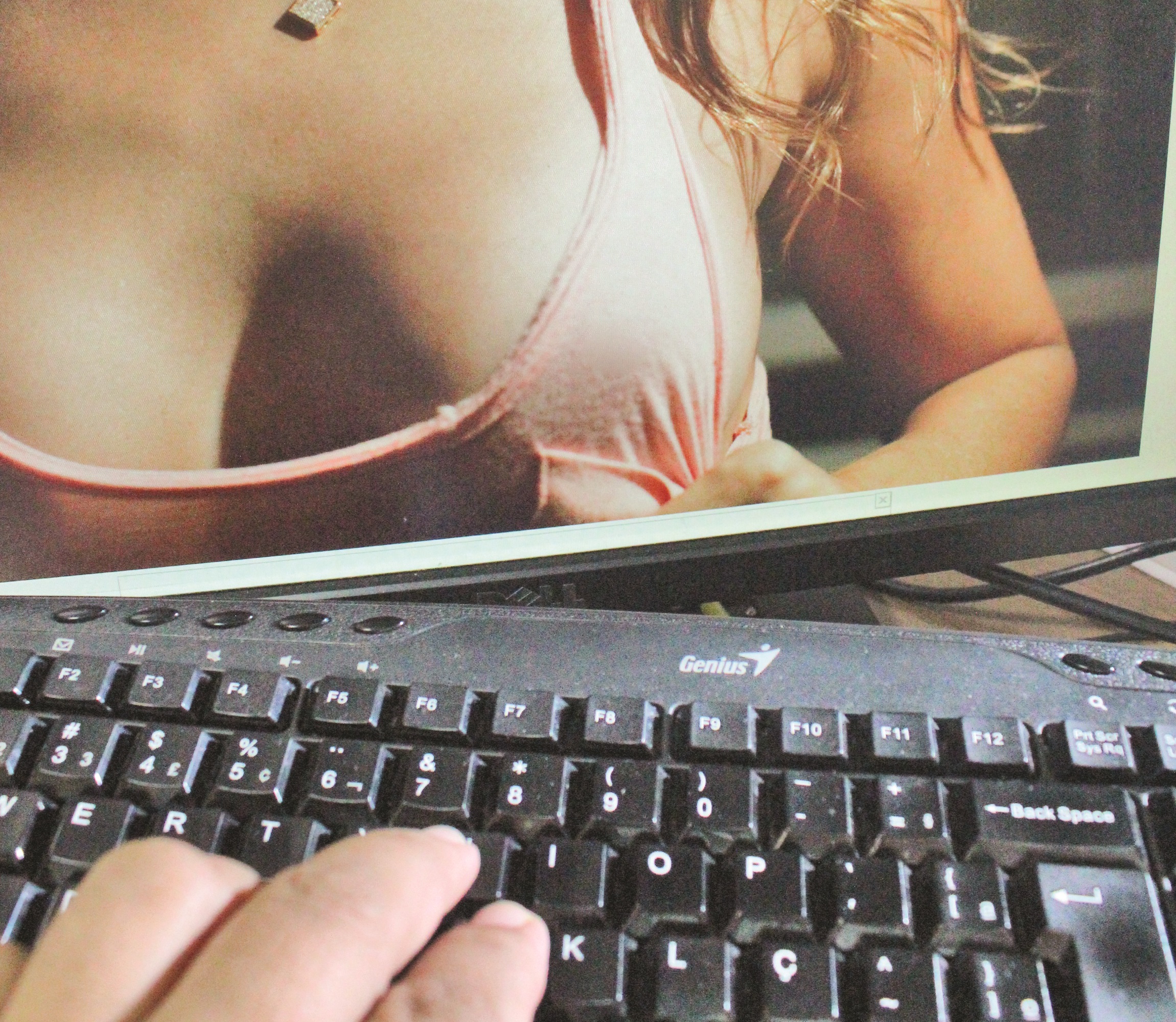 Simulação mostra como é a prática de crime virtual mediante ameaças. (Foto: Divulgação)