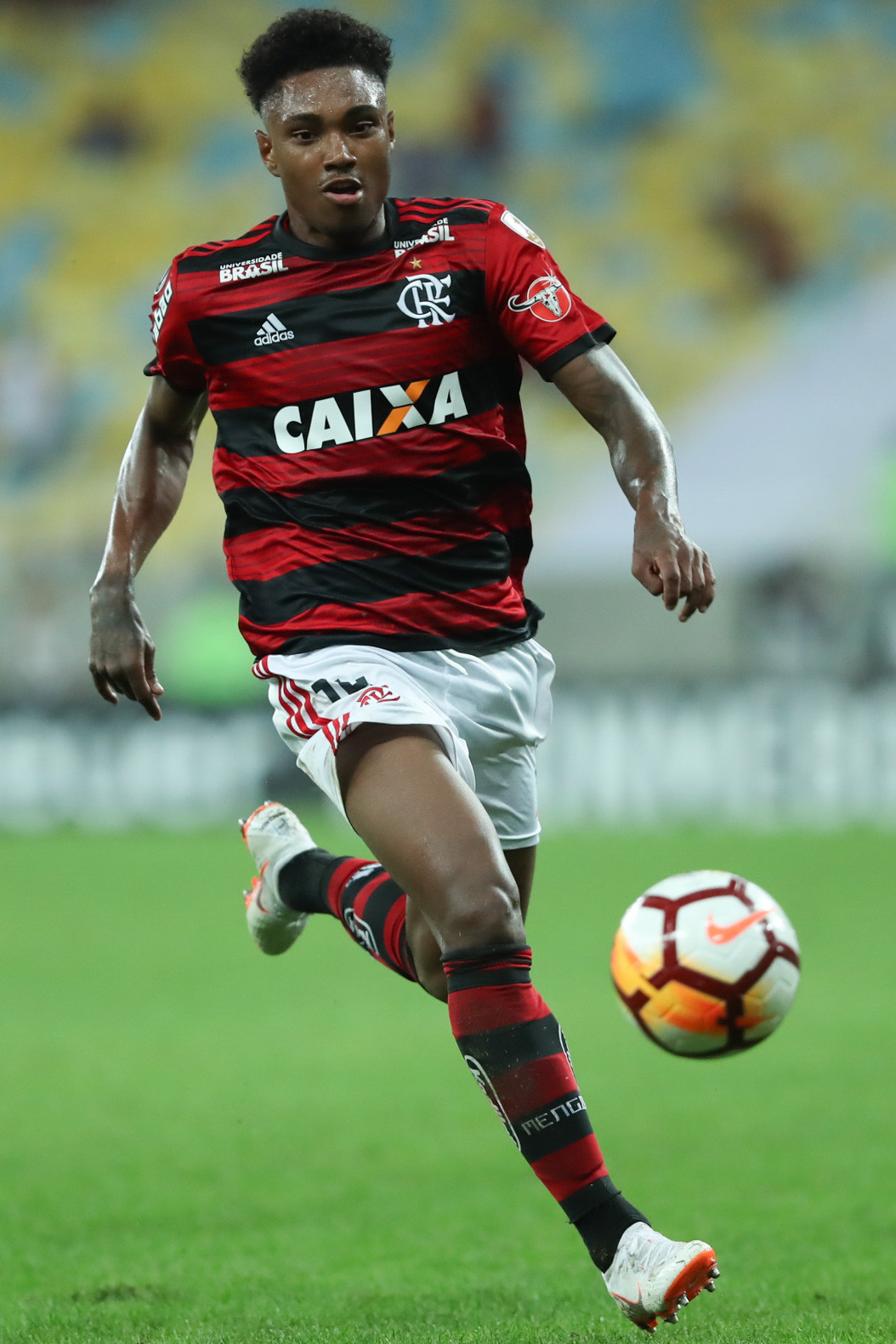 Vitinho, o mais caro, já é questionado (Foto: Gilvan de Souza/Flamengo)