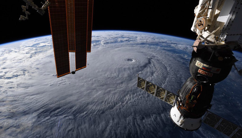 Furacão visto de estação espacial: foto foi registrada por astronauta (Foto: Ricky Arnold / Twitter)