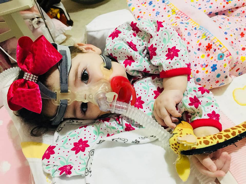 Helena, de 8 meses, sofre de atrofia muscular espinhal (AME) (Foto: Divulgação Facebook)