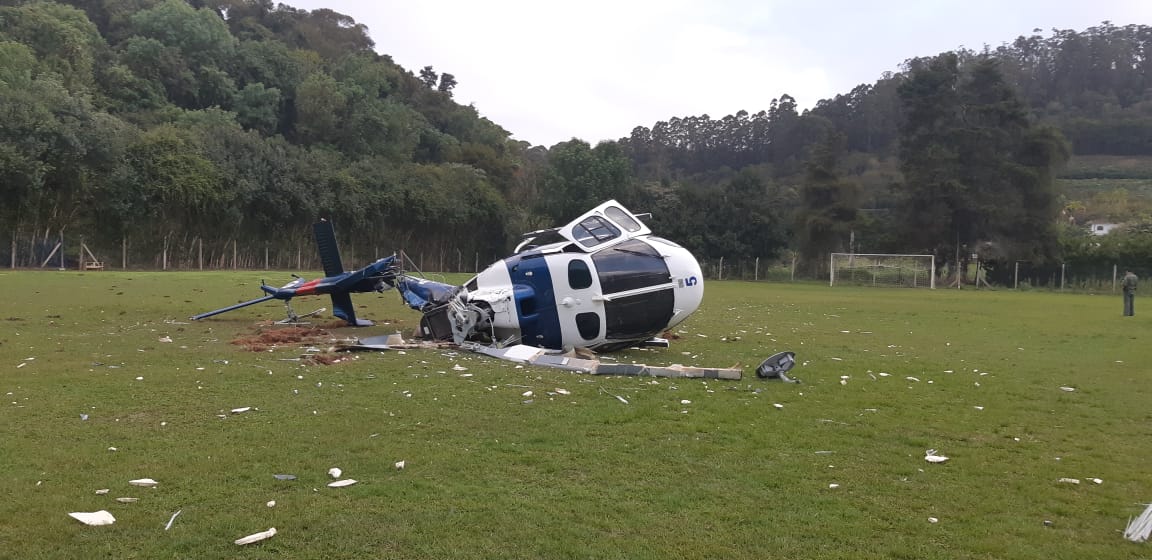 Aeronave caiu em campo da fazenda do Incaper (Foto: WhatsApp)