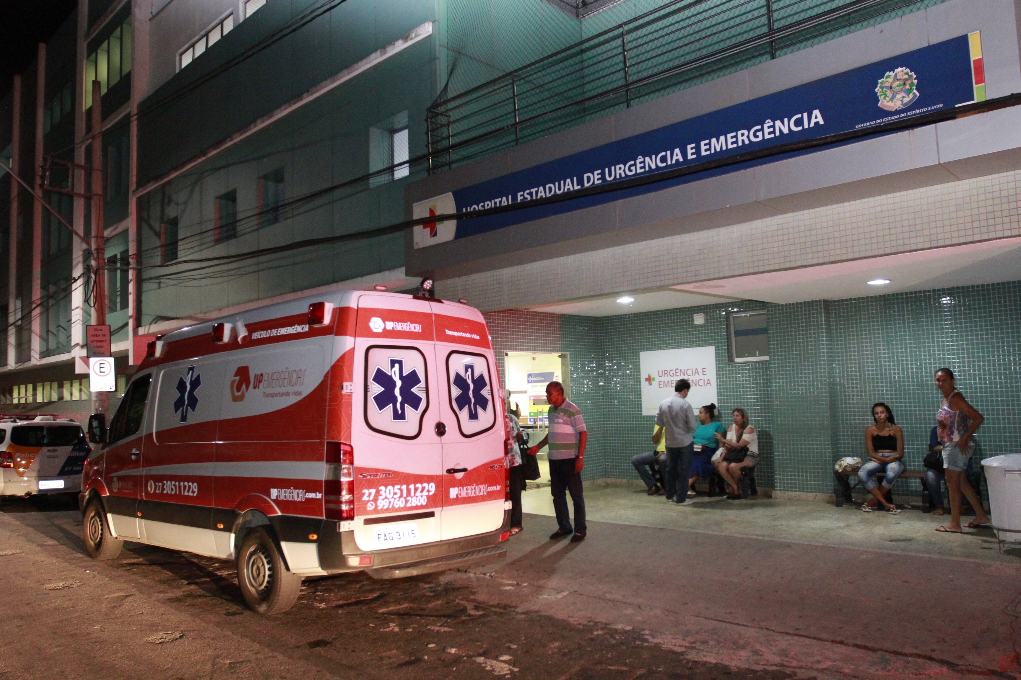 Vitimas foram levadas ao Hospital Estadual de Urgência e Emergência, o antigo São Lucas, em Vitória (Foto: Beto Morais/AT)