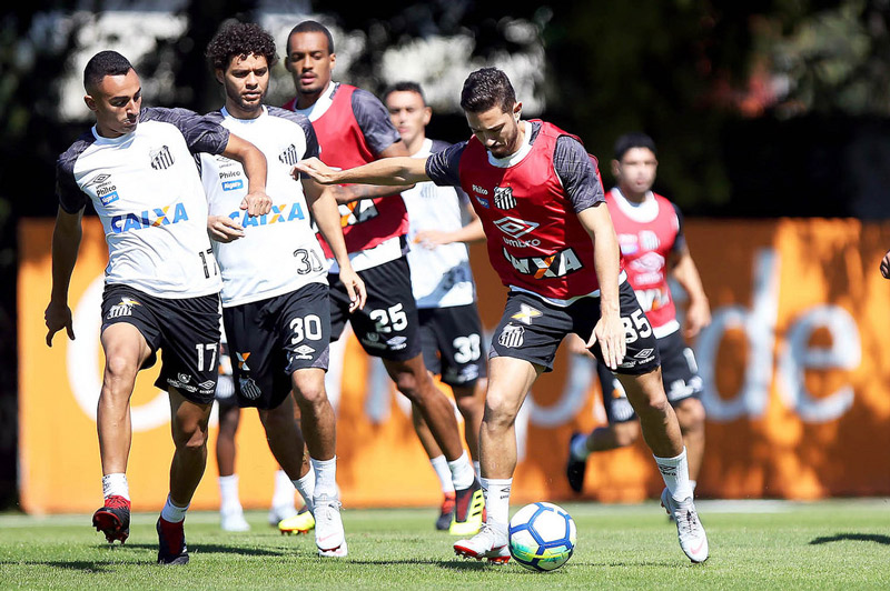 Jean Motta em treinamento do Santos (Foto: Pedro Ernesto Guerra Azevedo/Santos FC)