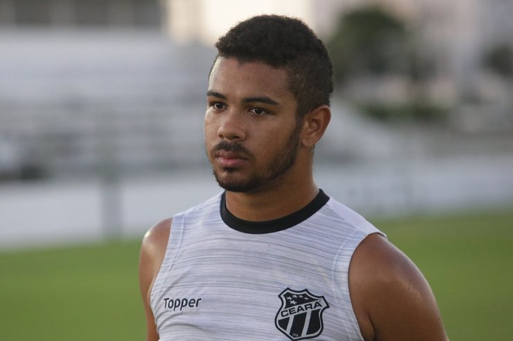 Juninho é acusado de violência doméstica contra a ex-namorada. (Foto: Divulgação/Ceará)