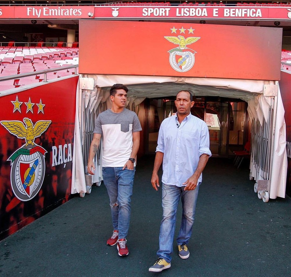 Lucas Cardoso e Isaías (Foto: Divulgação/ Benfica)