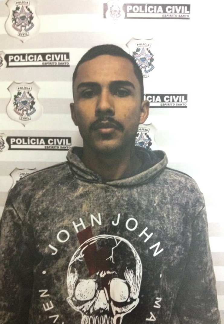 O ex jogador de futebol, Magno Nunes Rodrigues tinha duas lojas que vendiam produtos falsificados (Foto: Polícia Militar)