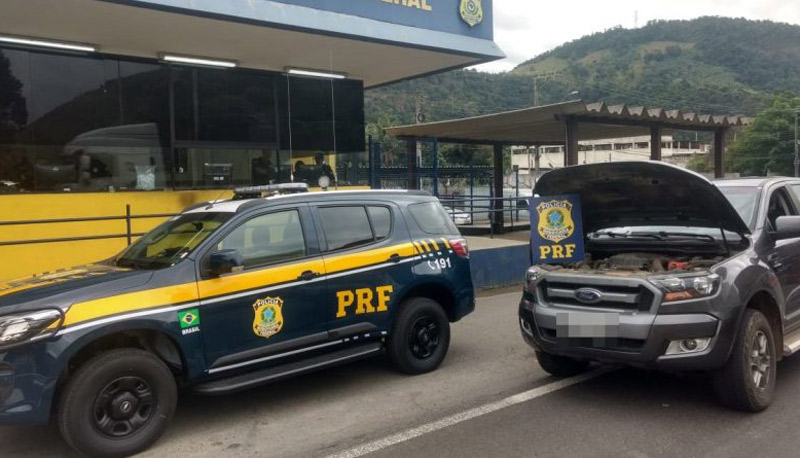 Veículo foi apreendido após análise da documentação (Foto: Divulgação/PRF)