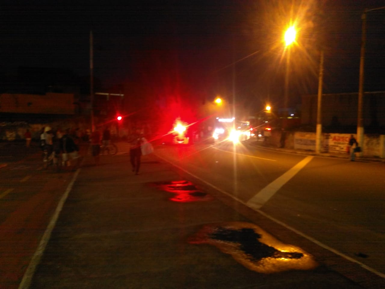 Ainda há retenção nas proximidades da 3ª Ponte apesar da via ter sido desobstruída (Foto: Thaís de Hollanda)
