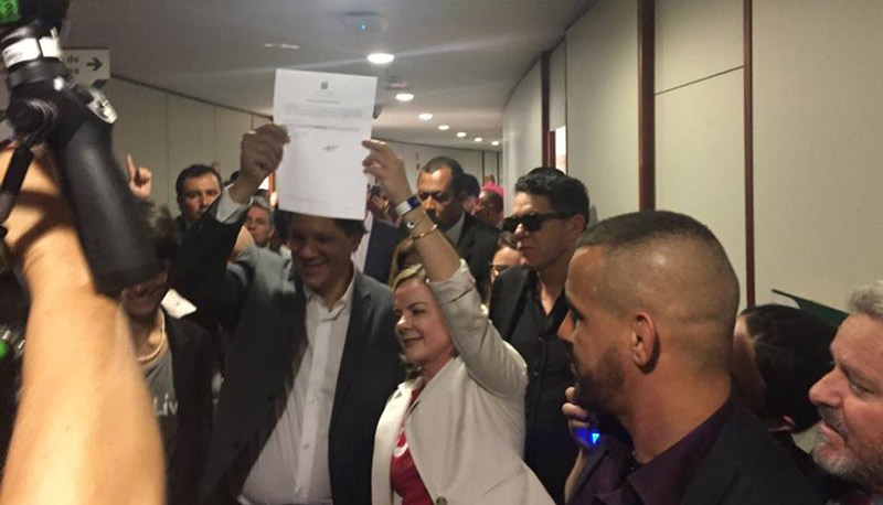 Fernando Haddad e Gleisi Hoffman registraram a chapa de Lula (Foto: Divulgação / PT)