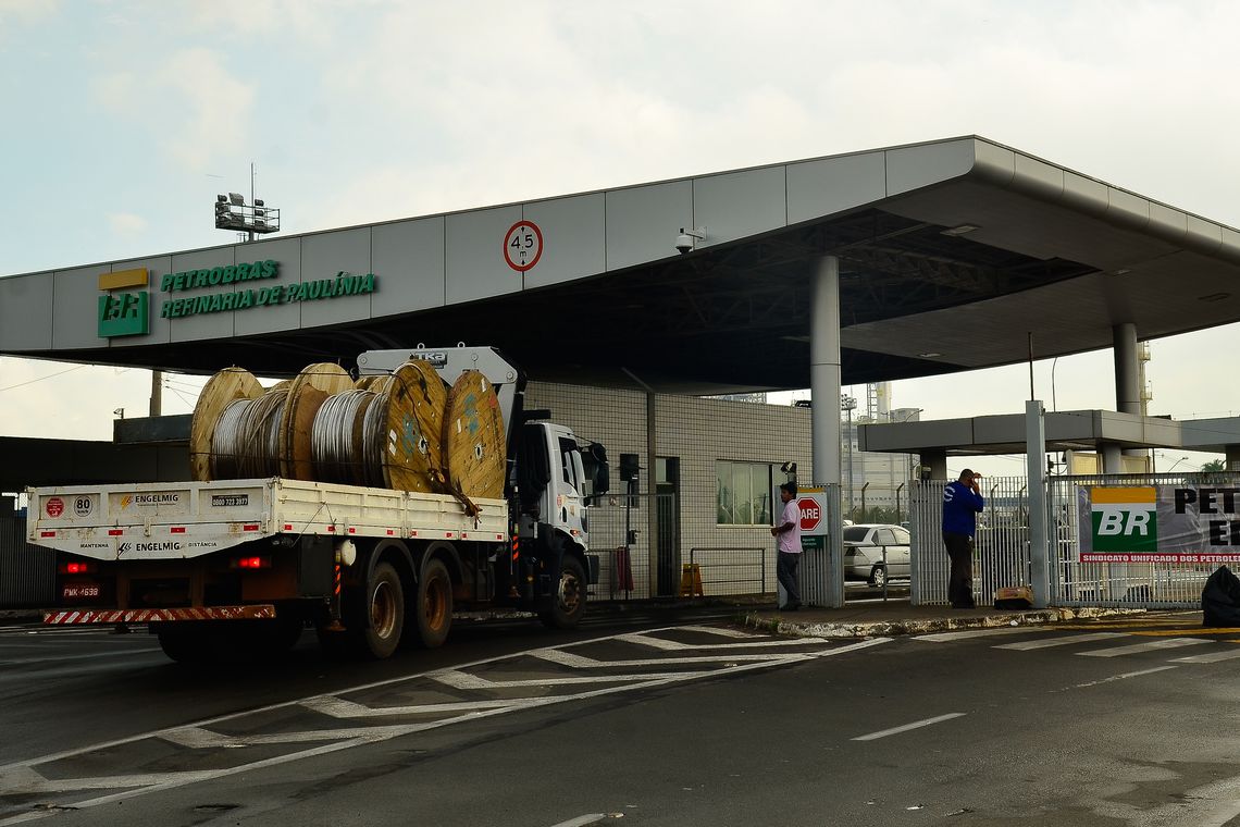 Refinaria de Paulínia (Foto: Rovena Rosa/ Agência Brasil)