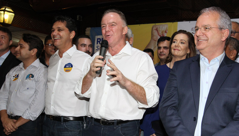 Renato Casagrande, que esta semana participou da convenção do PSDB, será oficializado neste sábado (Foto: Beto Morais/AT)