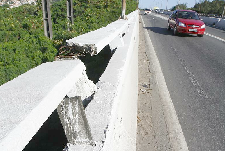 Estado de pontes da Grande Vitória preocupa motoristas. Na foto a Segunda Ponte. (Foto: Leone Iglesias)