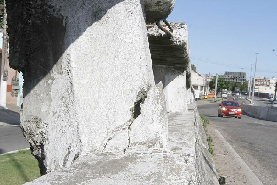Estado de pontes da Grande Vitória preocupa motoristas. Na foto a Segunda Ponte (Foto: Leone Iglesias)