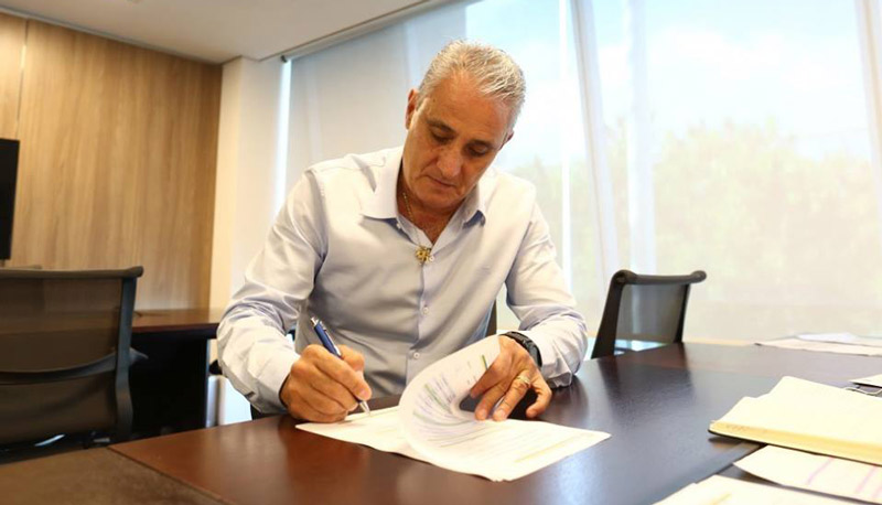 Tite, que renovou com a Seleção, convoca novos jogadores (Foto: Divulgação / CBF)