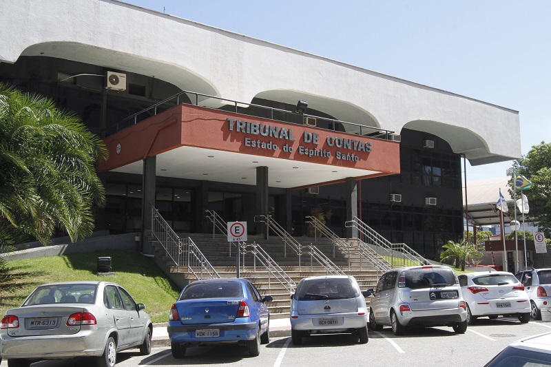 Segundo o Tribunal de Contas do Estado do Espírito Santo (TCE-ES), Os pagamentos possivelmente irregulares aos servidores públicos totalizam mais de R$ 1,7 milhão. (Foto: Leone Iglesias)