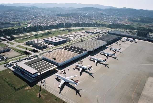 Imagem ilustrativa da imagem Lojistas do aeroporto de Guarulhos entram na Justiça por redução de aluguel