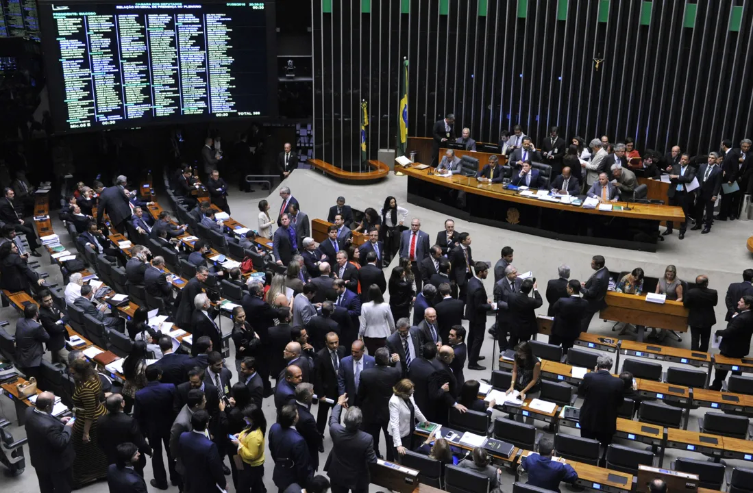 Imagem ilustrativa da imagem Mudança em leis podem liberar 11.607 condenados para disputar eleição