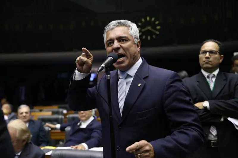 Imagem ilustrativa da imagem Senador Major Olímpio é intubado após piora contra a covid-19